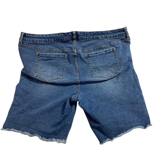 Torrid Bermuda Shorts Women’s Size 22 Plus Medium Wash Stretch Denim Blue Jean - Picture 3 of 7